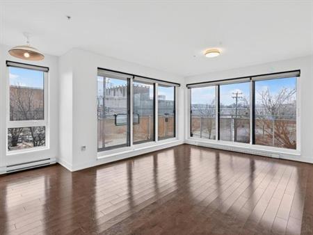 Projet Iberville 99 - Grand 4 1/2 semi-meublé - Libre ! Montréal La Petite-Patrie - appartement / logement