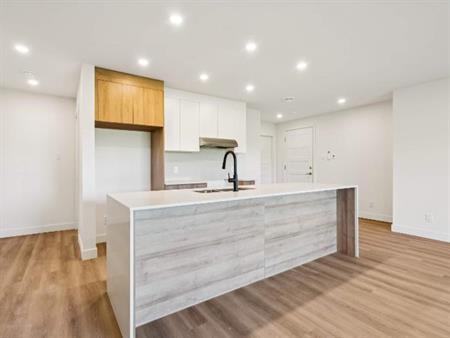 3 CH - 1 SDB - Huntingdon - $1,350 /mo