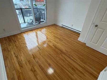 Beau 4½ à louer A 2 minutes à pied du métro + terminus Cartier