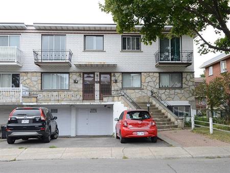 Saint Léonard- 4 1/2 2e étage semi meublé: cuisinière,frigo, table avec 6 chaises,matelas queen,rideau