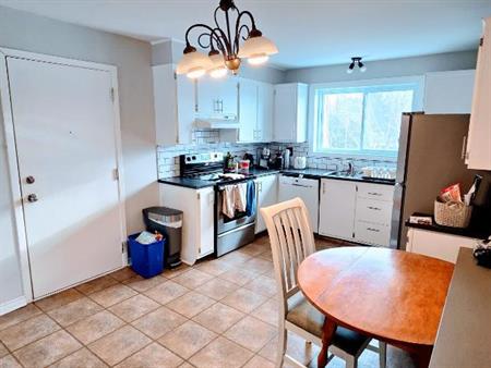 4 ½ lumineux à Lévis