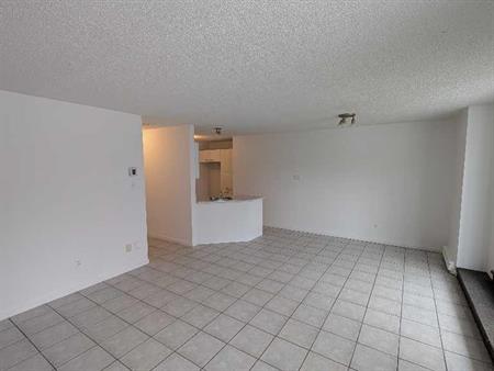 5 1/2 rénové demi sous sol bien éclairé dans 12 logements