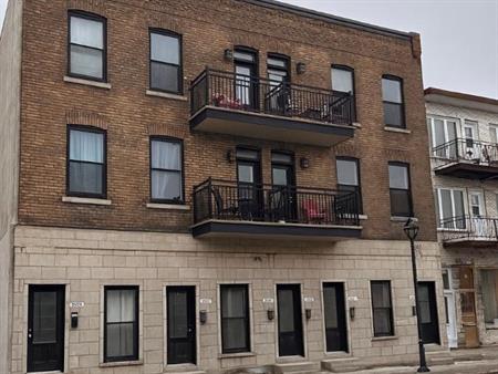 6 1/2 (4 Bdrm) for rent available immediately in Verdun