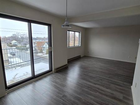 À louer 4 1/2 pour personnes 50 ans et plus St-Hyacinthe - appartement / logement