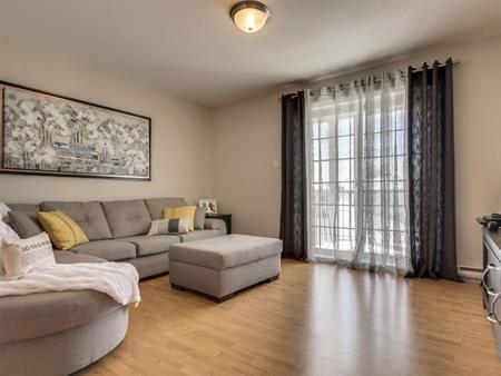 Grand condo 4 1/2 - Libre - Internet - Climatisation