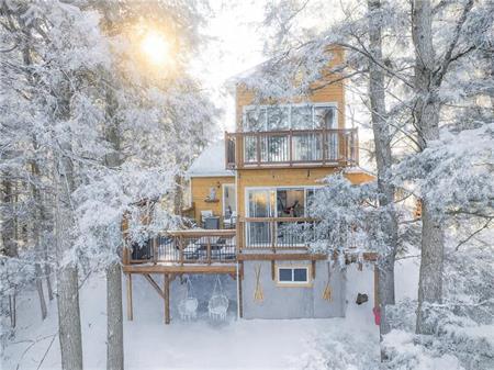 LoveNestChalet | Hot tub & Fireplace | Lake & Mountain