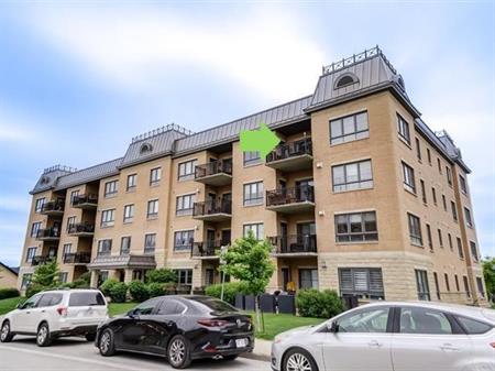 Emplacement de choix (A25 & 440) et tranquilité - 200 boulevard des Cépages, unité 401 (dernier étage et unité de coin) (disp