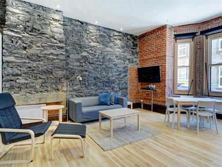 Loft entièrement meublé à louer Vieux-Québec juillet 2026