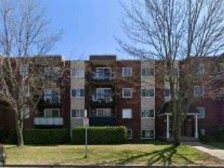 Beau 4 1/2 à Brossard secteur "T"