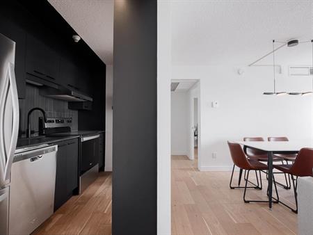 Beau 3 ½ meublé entièrement équipé récemment rénové - Quartier Saint-Jean-Baptiste à Québec