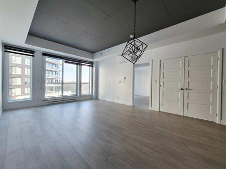 2 Mois Payé Grand et magnifique appartement condo 3 1/2 en CESSION BAIL