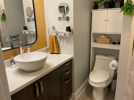 MÉTRO LAVAL 31/2 HAUT DE TRIPLEX LIBRE LE 1er AVRIL