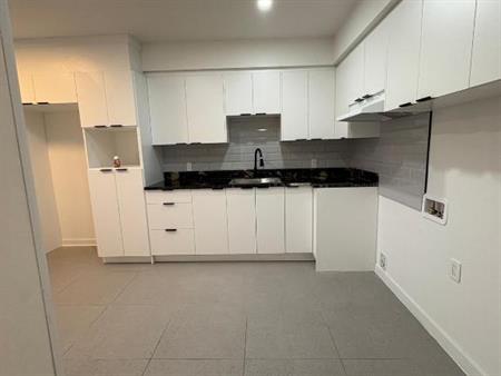 À louer appartement 4-1/2 non chauffé 3e étages