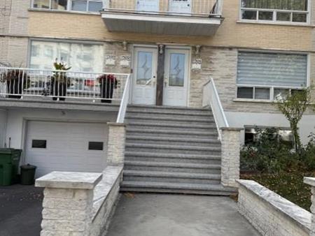 GRAND 3 1/2 A LOUER A ST. LEONARD, D'UN TRIPLEX