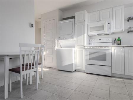 Beau 3 1/2 meublé avec les électroménagers inclus !