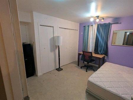 chambre avec salle de bain complète