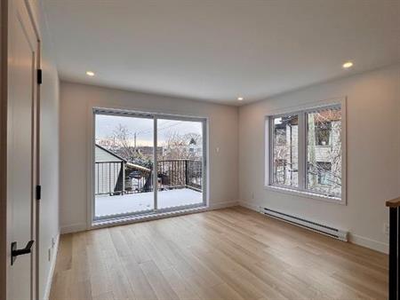 3 Longueuil • 2 chambres • Neuf • Qualité • Tranquillité + Balcon