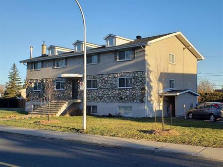 À louer logement rez-de-jardin 3 1/2 rue Latour, St-Hubert