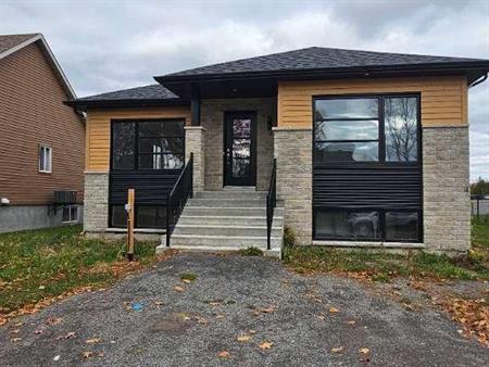 6 1/2 d'un Duplex à Louer à Grenville!!!
