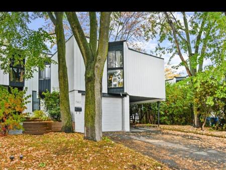 6 1/2 avec cour et garage - près du métro Longueuil