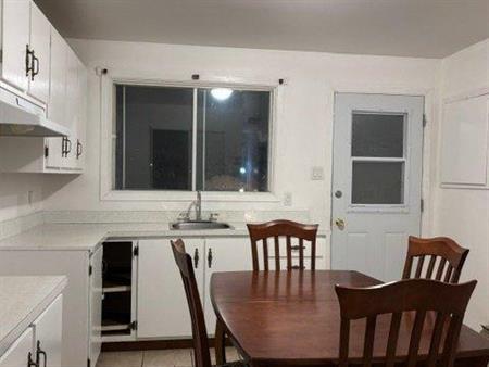 2e étage, propre, ensoleillé et près des commodités et du CEGEP, 500$ pour une occupation