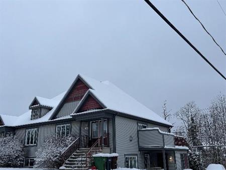 4 1/2. Style Condo-Rock-Forest