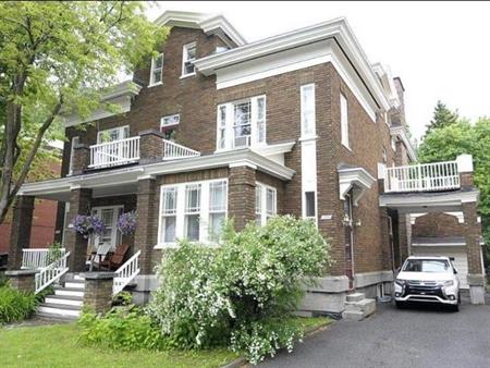 Studio 2e étage LIBRE