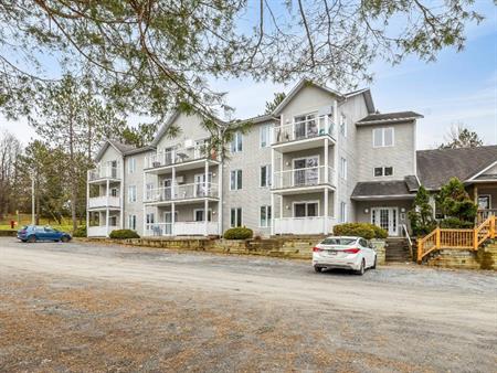 Petit condo/appart studio à Sutton tout inclus location annuelle