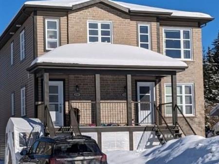 Lumineux et paisible 4 1/2 à Val Belair