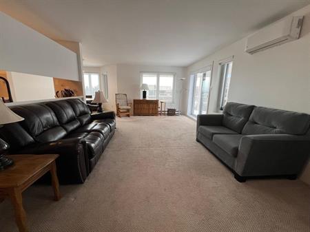 Grand condo 3 1/2 Meublé et équipé