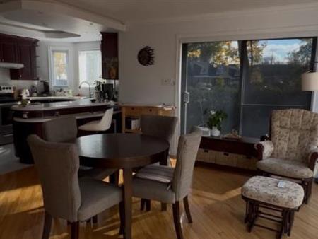 4 1/2 à louer 2260PC très lumineux et grand