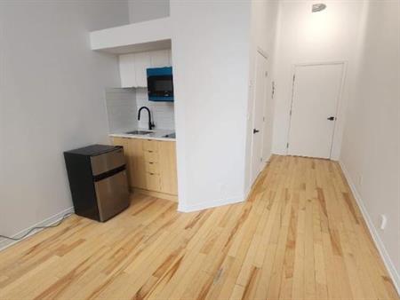 1 CH - 1 SDB - Montréal - $995 /mo
