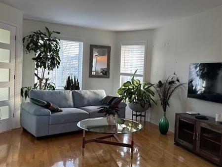 Grand Condo 4 1/2 a louer disponible maintenant