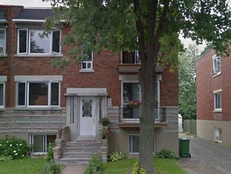 5 1/2 RC d’un duplex à cinq minutes de marche de l’hôpital Maisonneuve avec piscine creusée chauffage et électricité compris