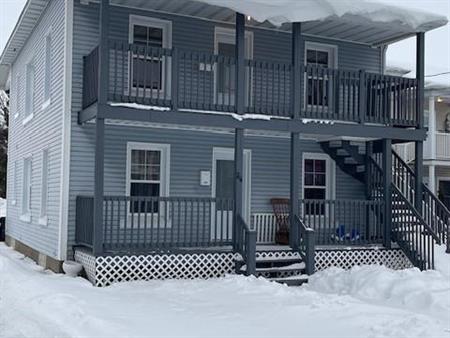 Appartement 4 1/2 au deuxièment étage très lumineux