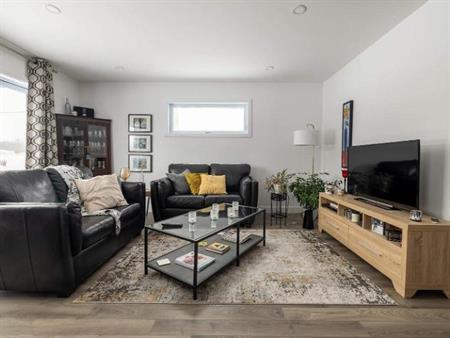 3 CH - 2 SDB - Waterloo - $1,850 /mo