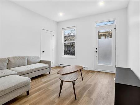 Unité lumineuse et moderne au Plateau-Mont-Royal