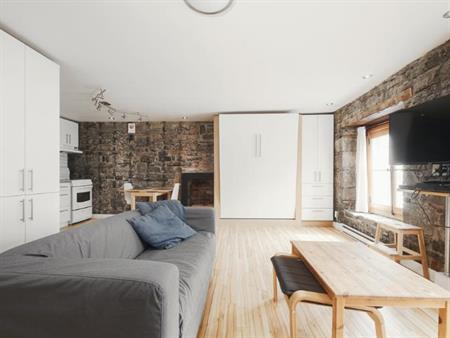 Loft entièrement meublé à louer Vieux-Québec juillet 2026