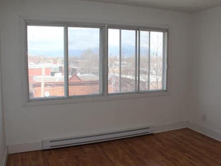 4 ½ à louer – Sainte-Marie (Centre-Sud) – Lumineux, 2 balcons