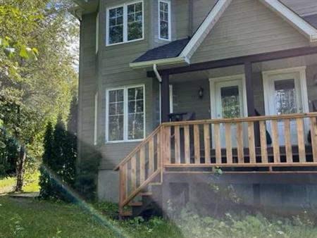 Superbe semi-détaché 6 1/2 à louer – Saint-Sauveur