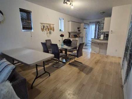 Grand 5 1/2 style condo à louer, à Chambly.