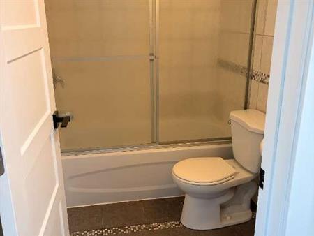 À VOIR 3 1/2 rénové appartement près métro Concorde