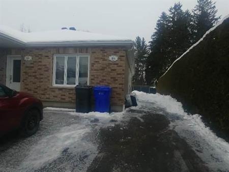 Lavaltrie maison jumelée 3 1/2