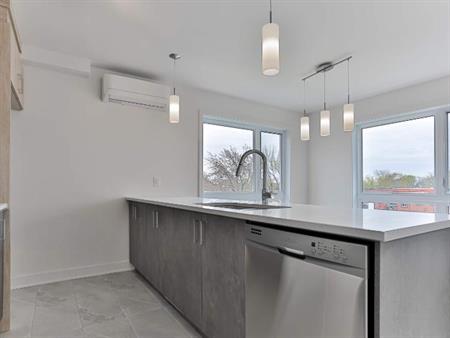 3 CH - 1 SDB - Montréal-Est - $1,735 /mo