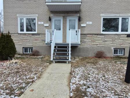 5 1/2 renové à louer, Longueuil
