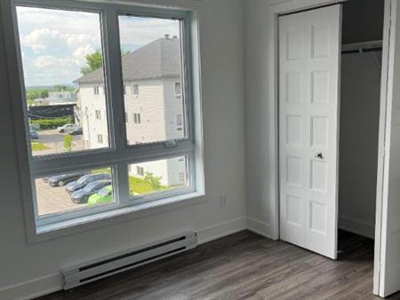 4 1/2 À LOUER ST-JACQUES - APPARTEMENT À LOUER