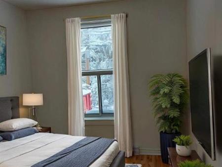 2 CH - 1 SDB - Montréal - $1,210 /mo