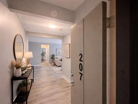 Recently Renovated 2bdrm pet friendly Apt