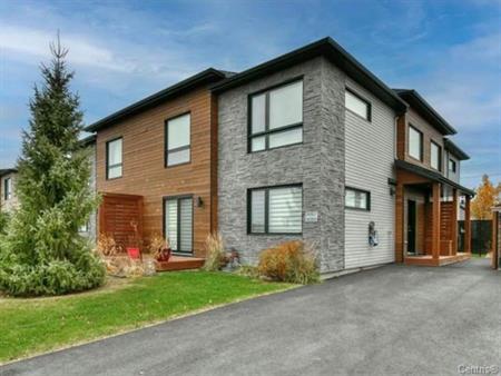 Maison de ville de 2 chambres & 1.5 salles de bain