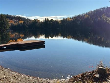 Maison / chalet meublé – 3 chambres, 2 sdb – Vue sur le lac – Location long terme – Février